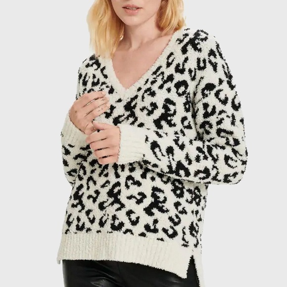 UGG Australia Cecilia V-Neck Sweater Sz M - Picture 1 of 9